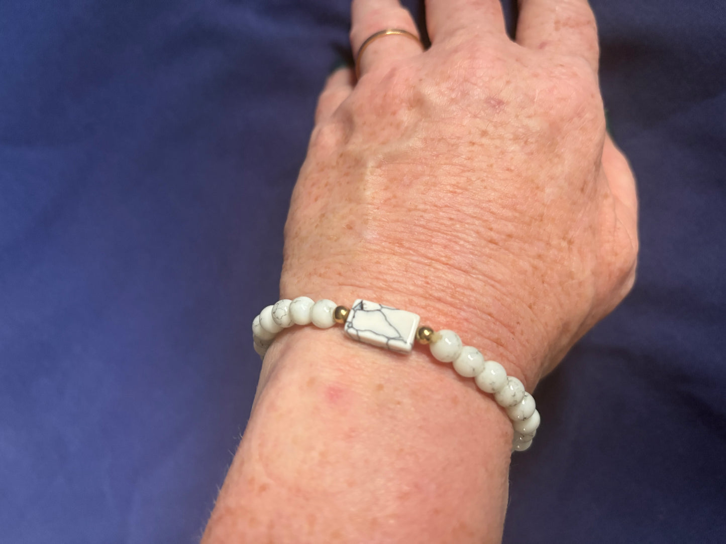 Howlite Beaded Bracelet with Rectangular Gemstone