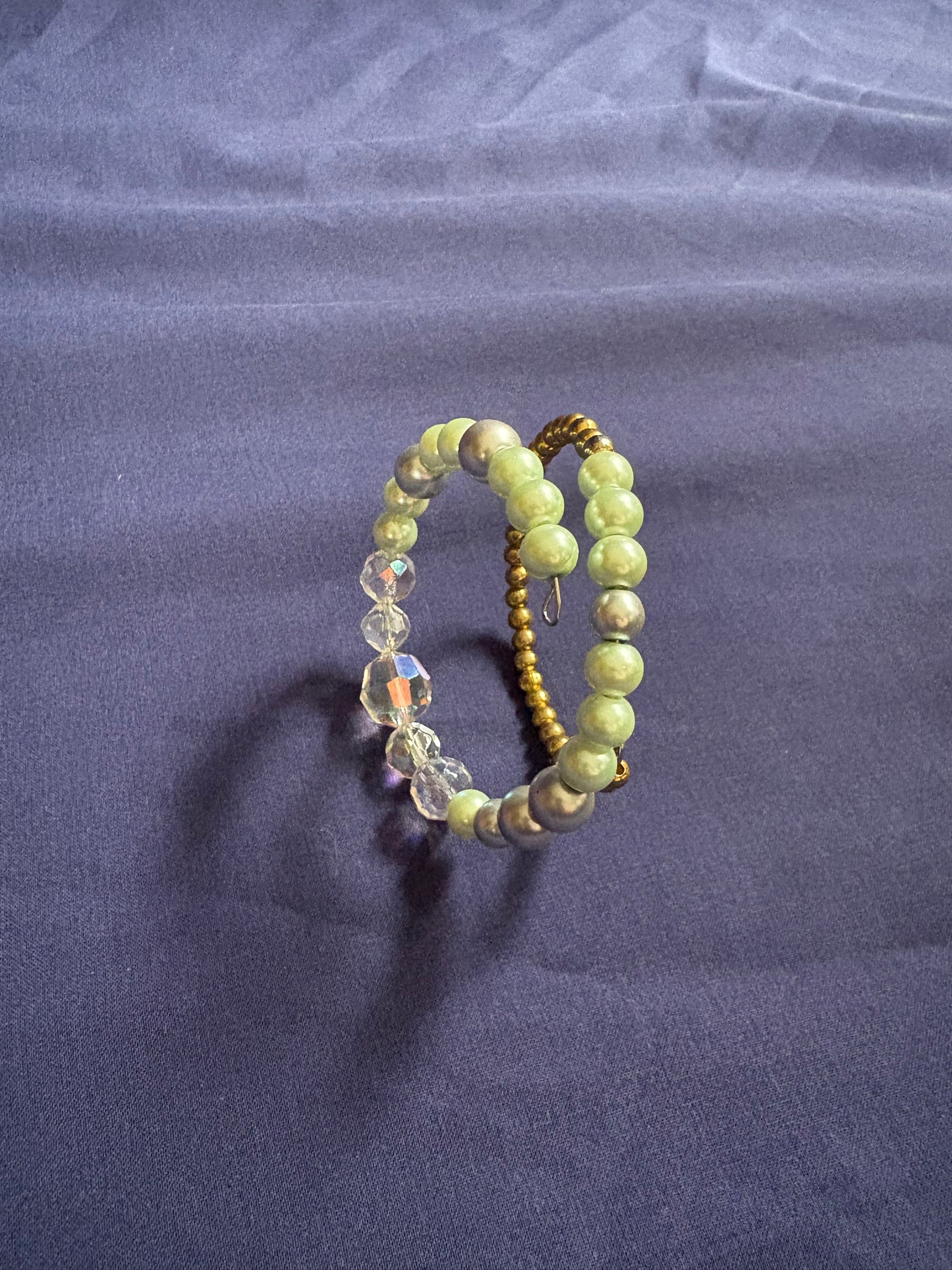memory wire Green, beads with crystal and gold coloured bead bracelet
