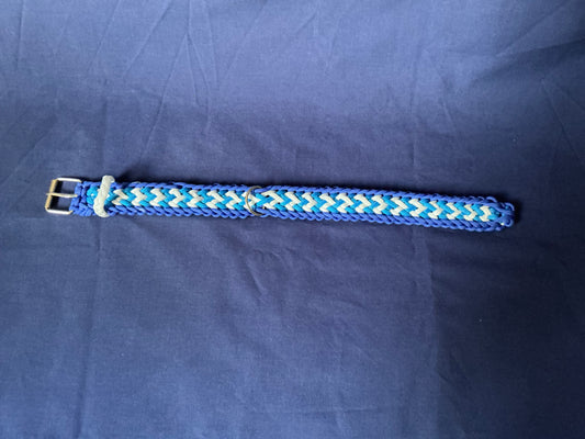 1.5” wide 19” long Light & Dark Blue, with white Crown Tail Paracord Adjustable Dog Collar.