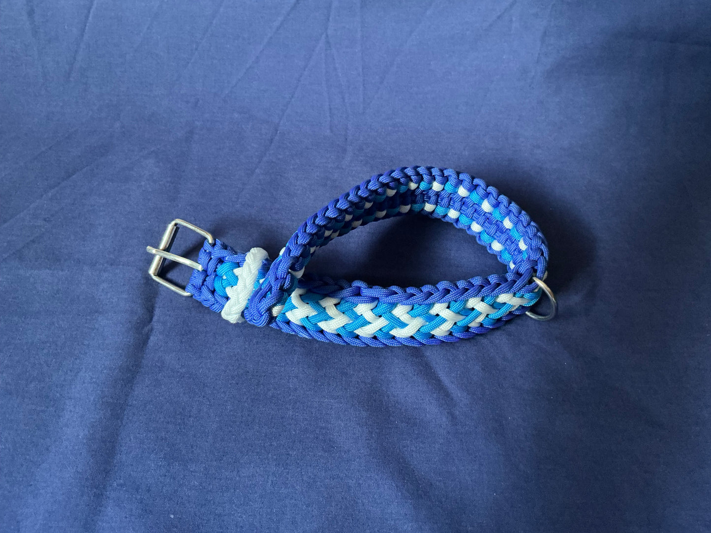 1.5” wide 19” long Light & Dark Blue, with white Crown Tail Paracord Adjustable Dog Collar.